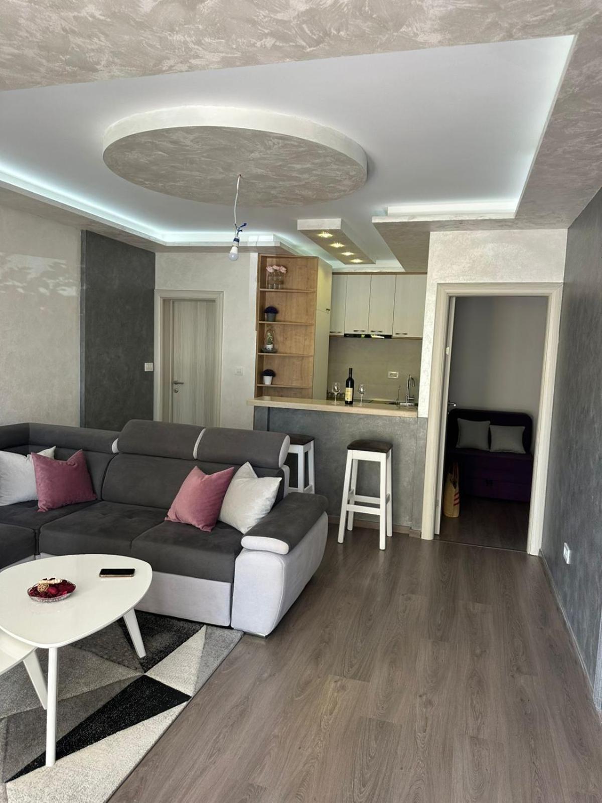 Vuk Daire Budva